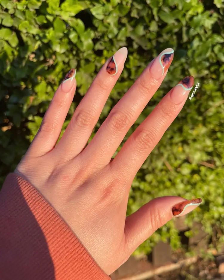 Geometric line art nail design